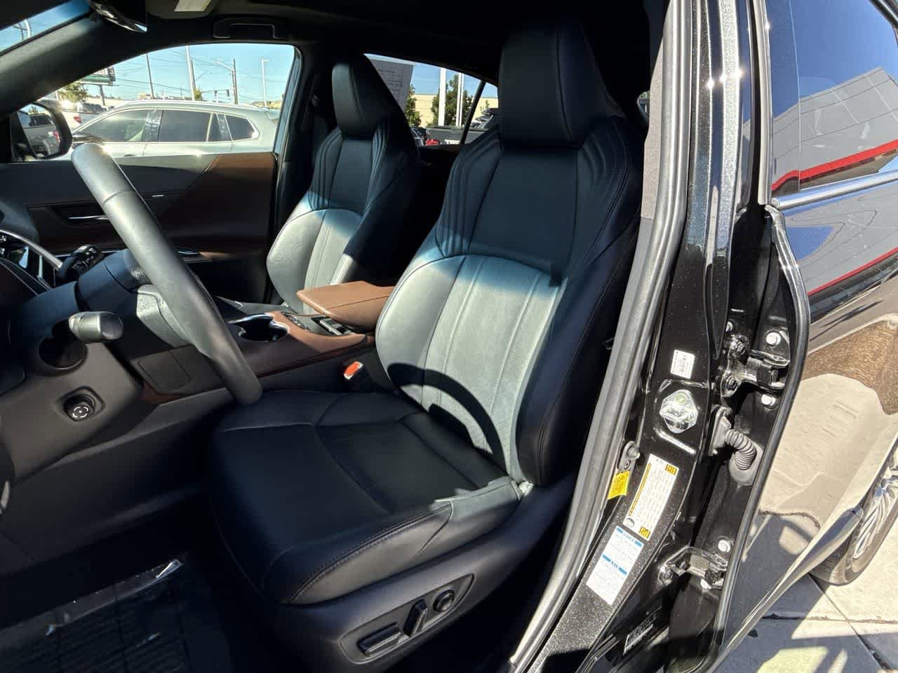 Thumbnail: 2022 Toyota Venza - 11