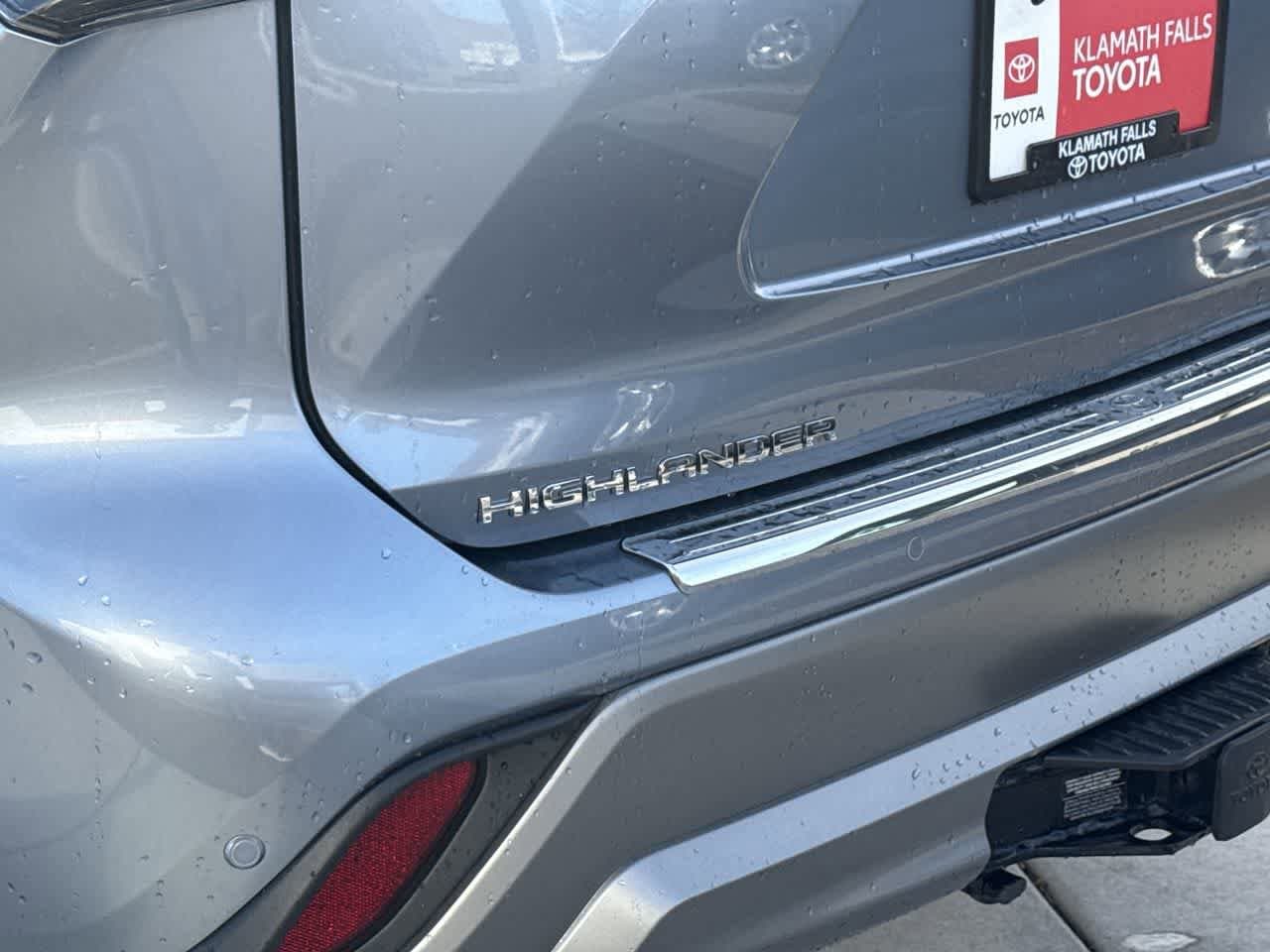 Thumbnail: 2023 Toyota Highlander - 9