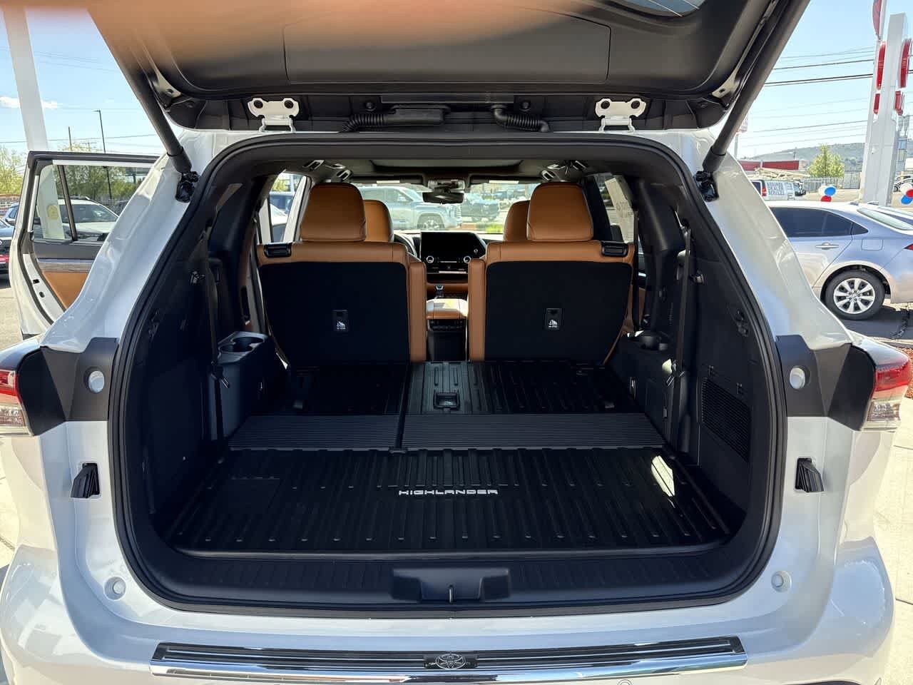 Thumbnail: 2026 Toyota Highlander - 6