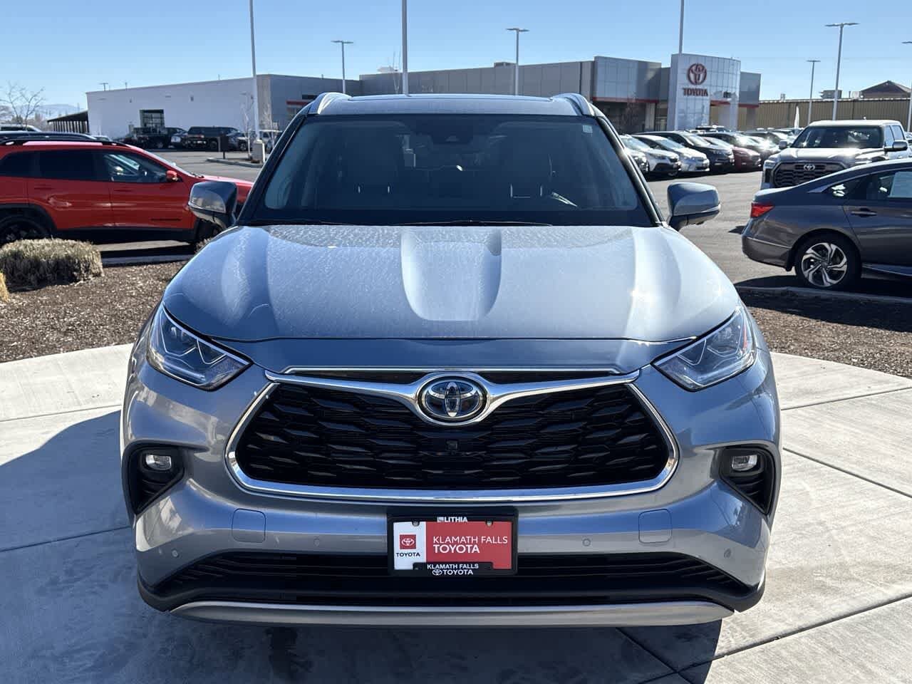 2024 Toyota Highlander Hybrid Platinum photo 2