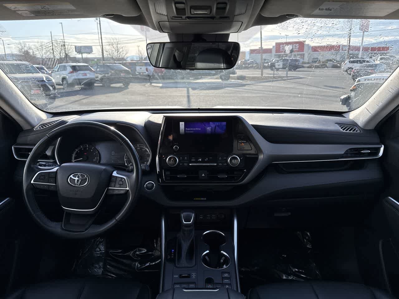 Thumbnail: 2023 Toyota Highlander - 16