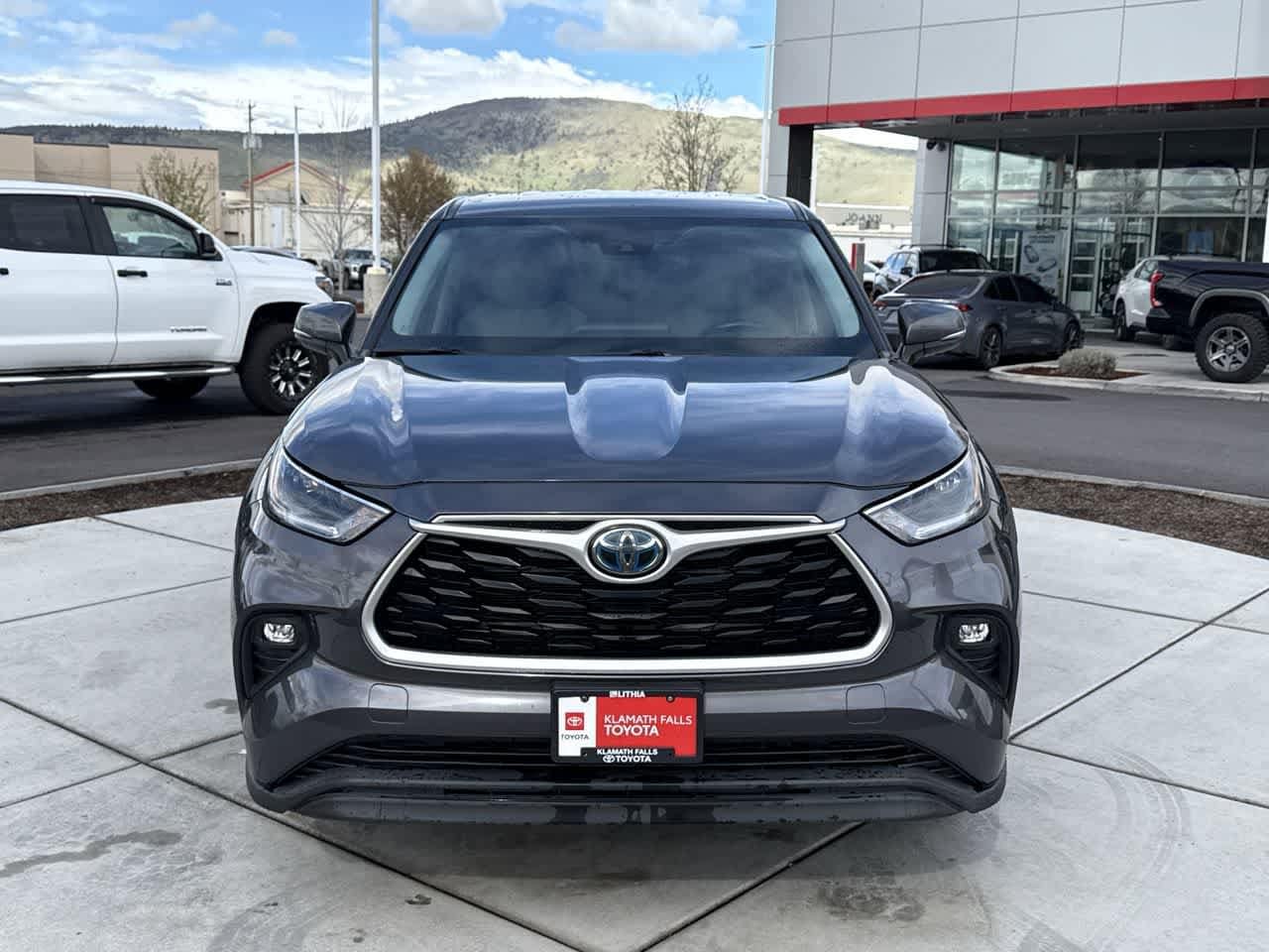 Thumbnail: 2021 Toyota Highlander - 3