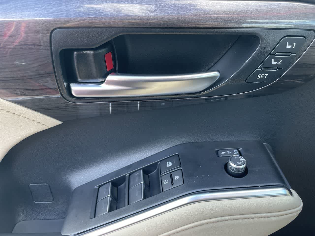 Thumbnail: 2023 Toyota Highlander - 25