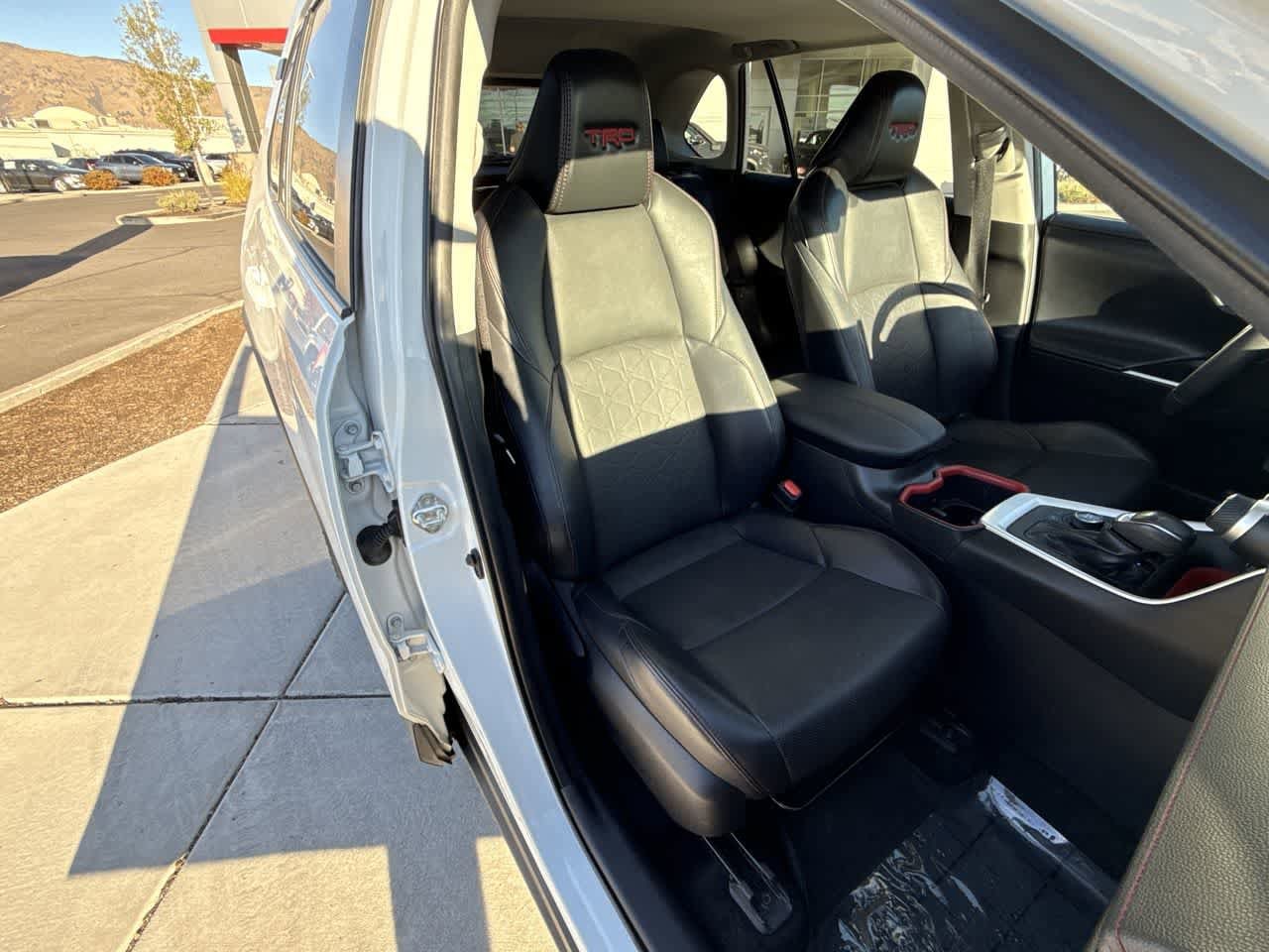 Thumbnail: 2022 Toyota RAV4 - 14