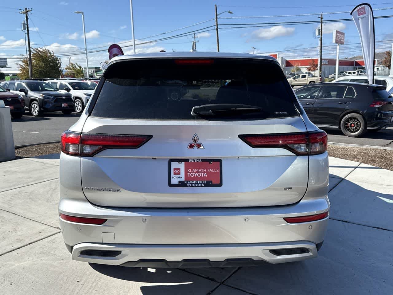 Thumbnail: 2022 Mitsubishi Outlander - 4