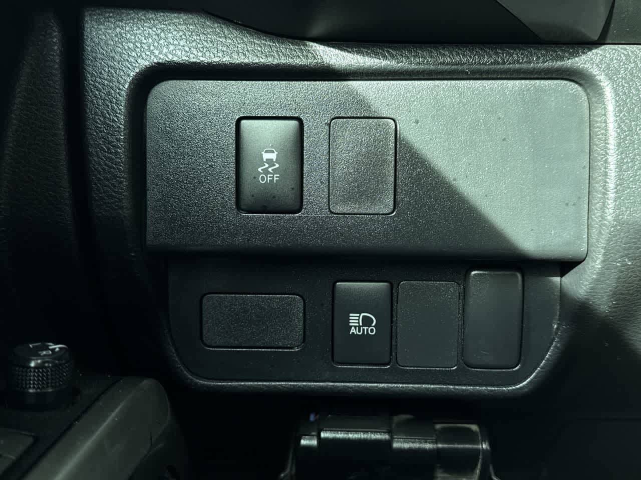 Thumbnail: 2020 Toyota Tacoma - 20