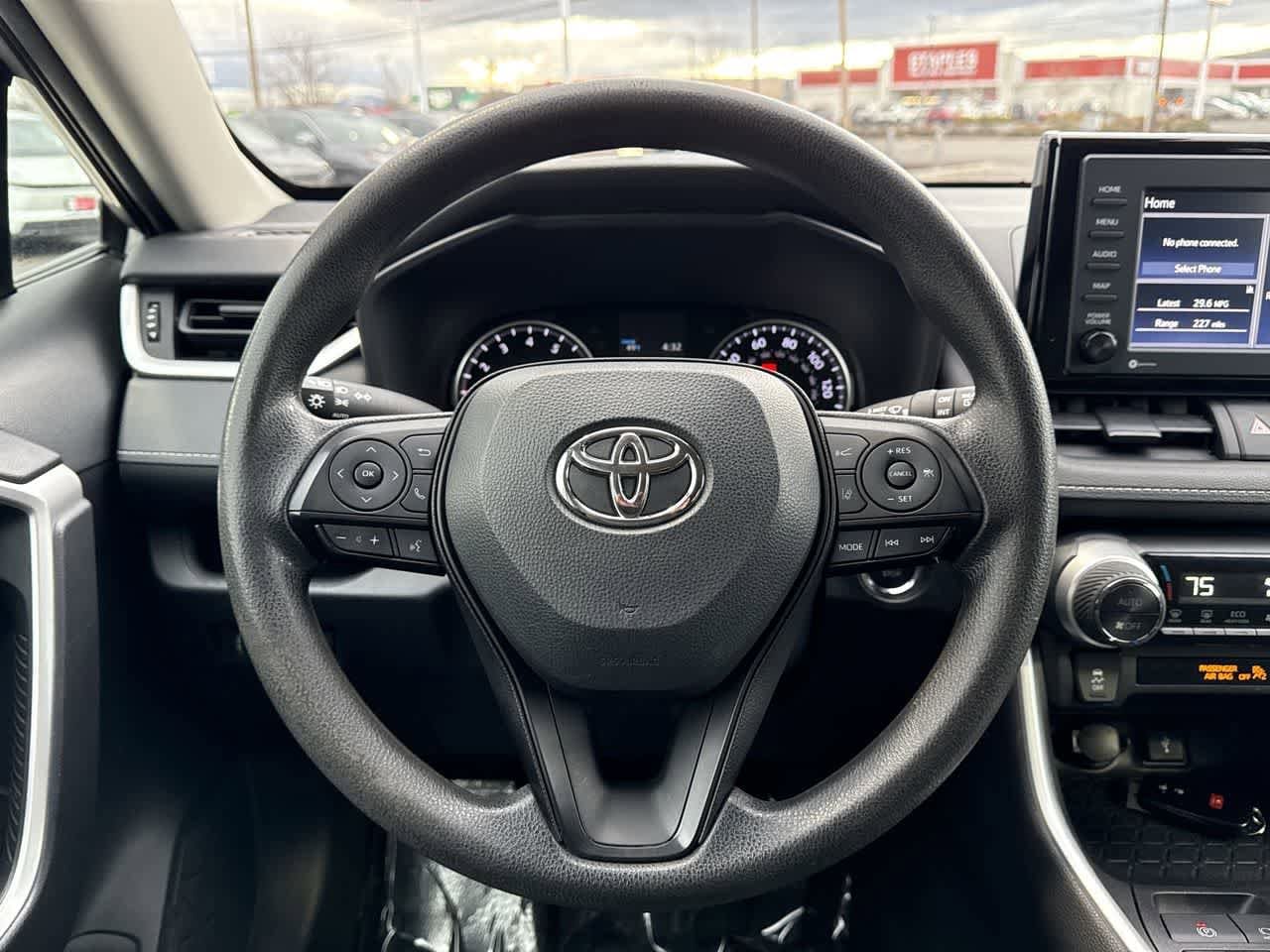 Thumbnail: 2022 Toyota RAV4 - 16