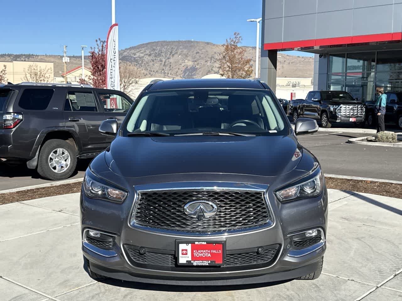 2017 Infiniti QX60 photo 2