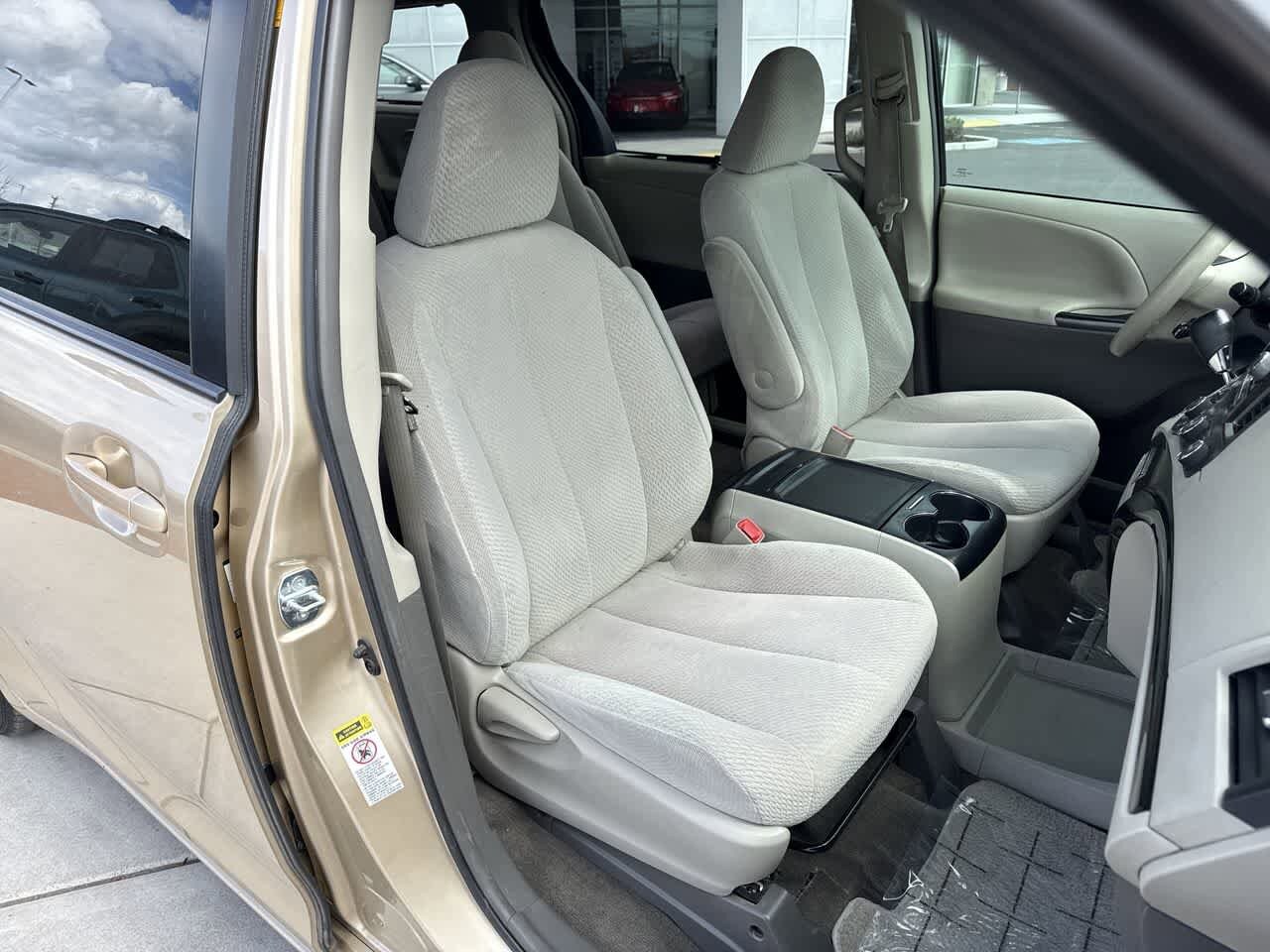 Thumbnail: 2012 Toyota Sienna - 15