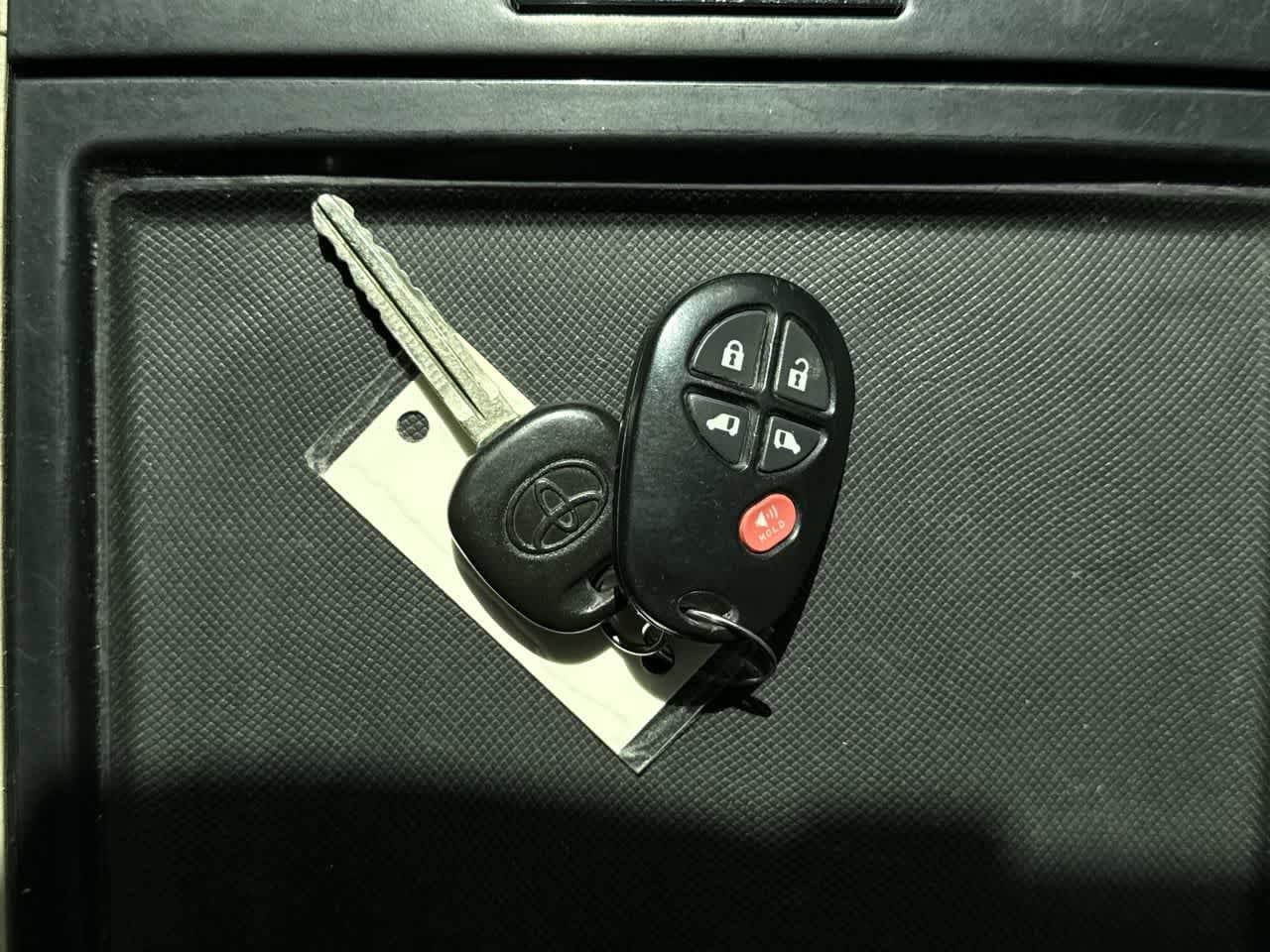 Thumbnail: 2012 Toyota Sienna - 24