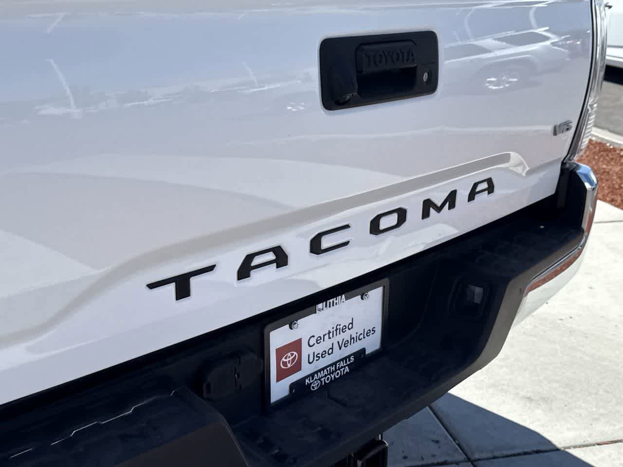 Thumbnail: 2023 Toyota Tacoma - 9