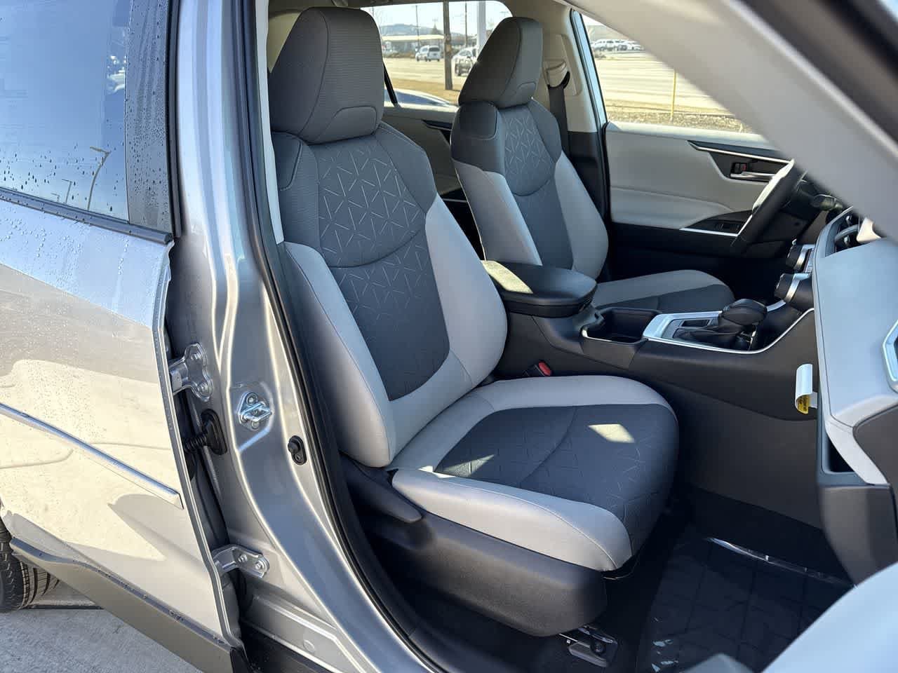 Thumbnail: 2025 Toyota RAV4 - 15