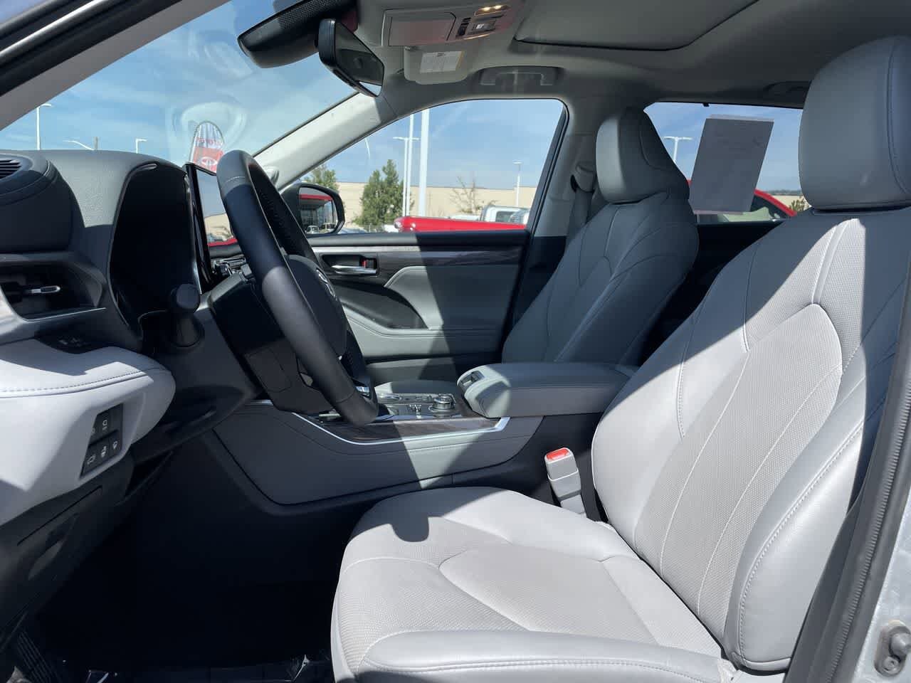 Thumbnail: 2021 Toyota Highlander - 12