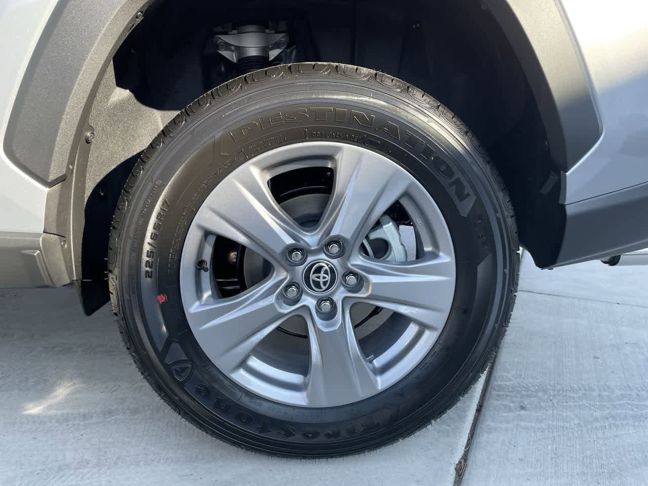 Thumbnail: 2022 Toyota RAV4 - 8