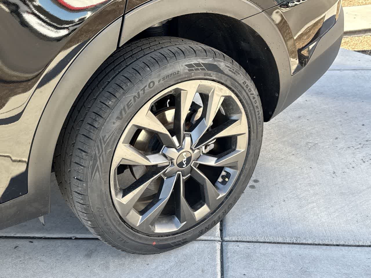 Thumbnail: 2023 Kia Sorento - 8