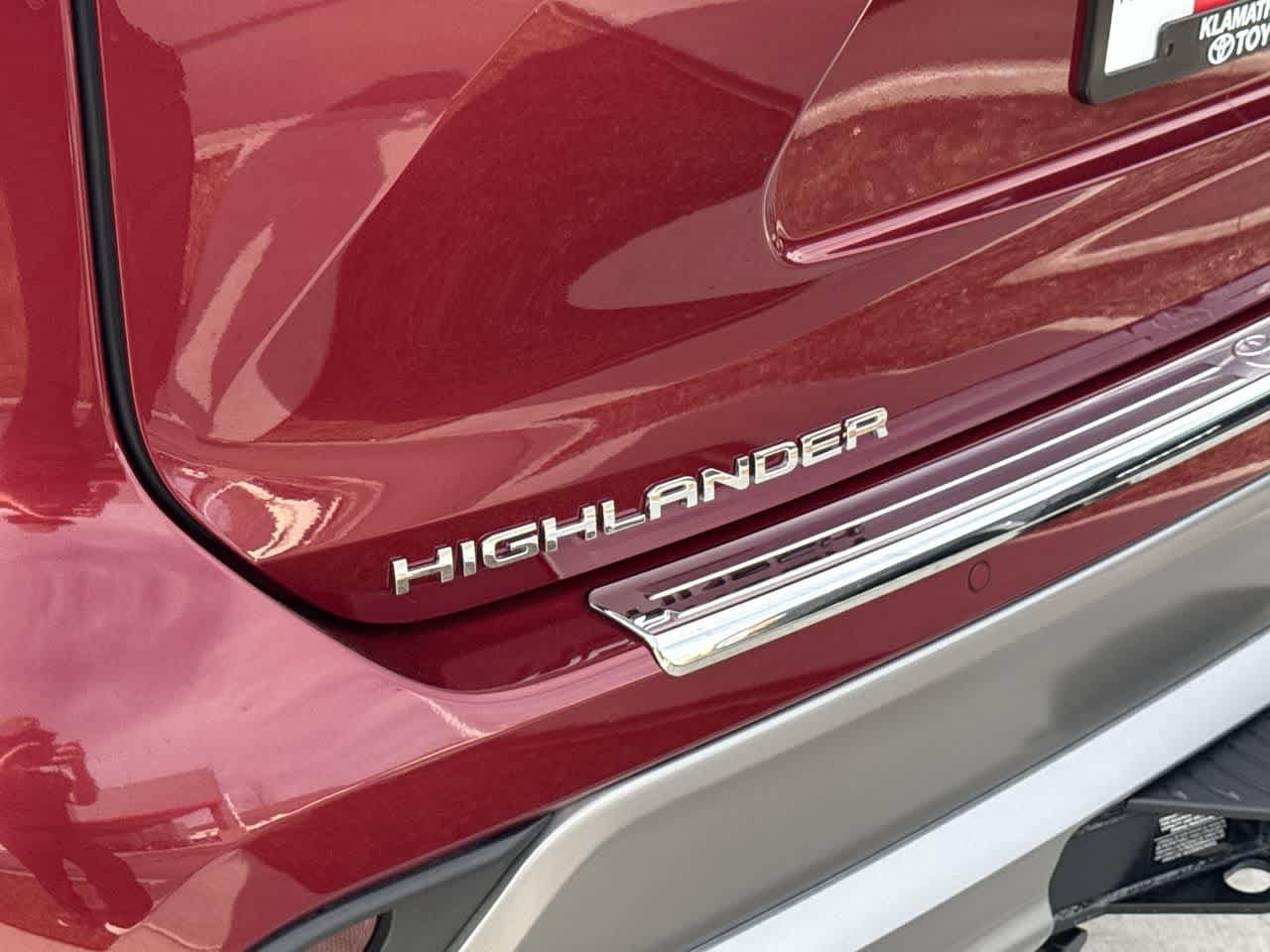 Thumbnail: 2022 Toyota Highlander - 9