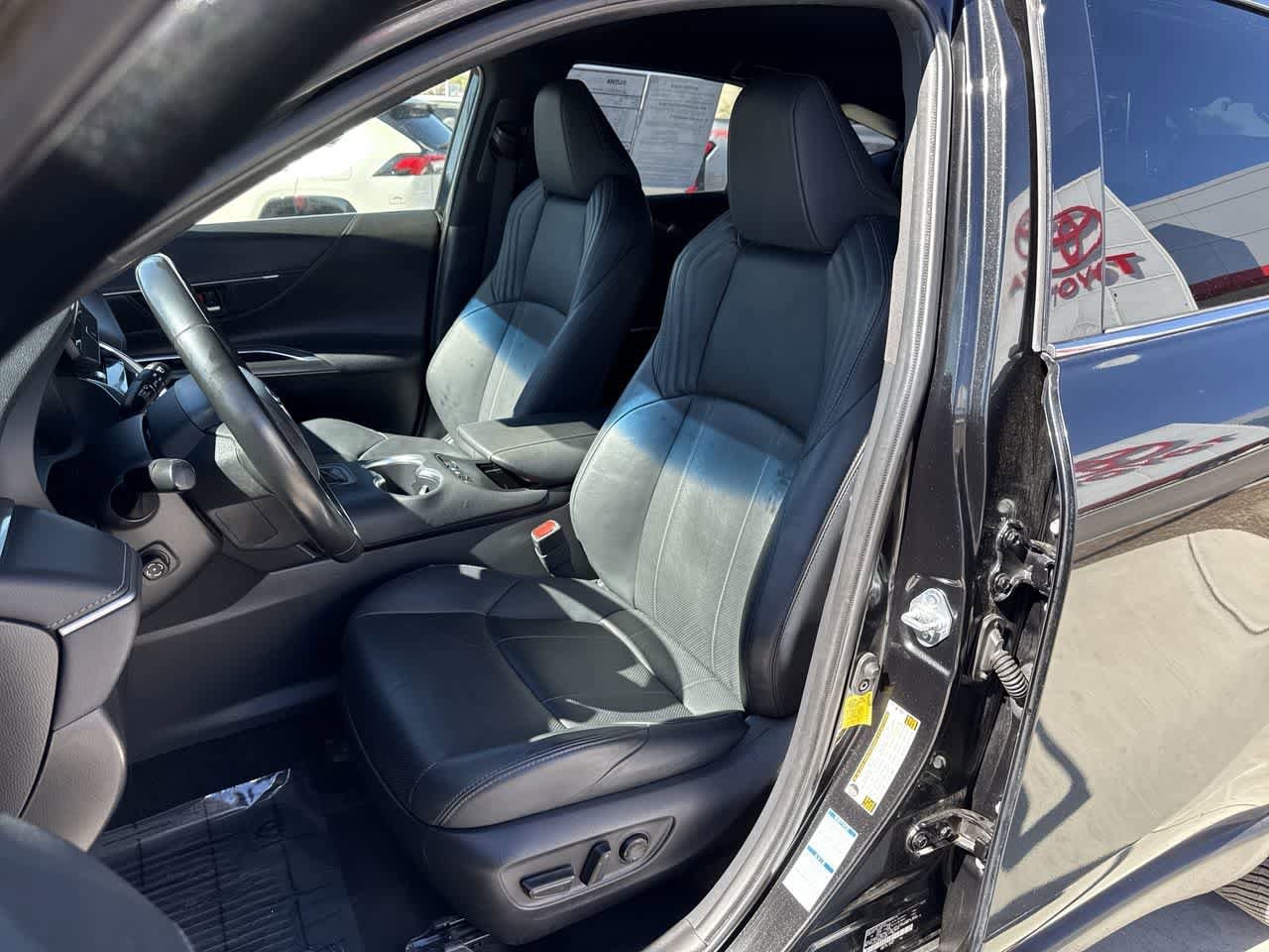 Thumbnail: 2021 Toyota Venza - 12