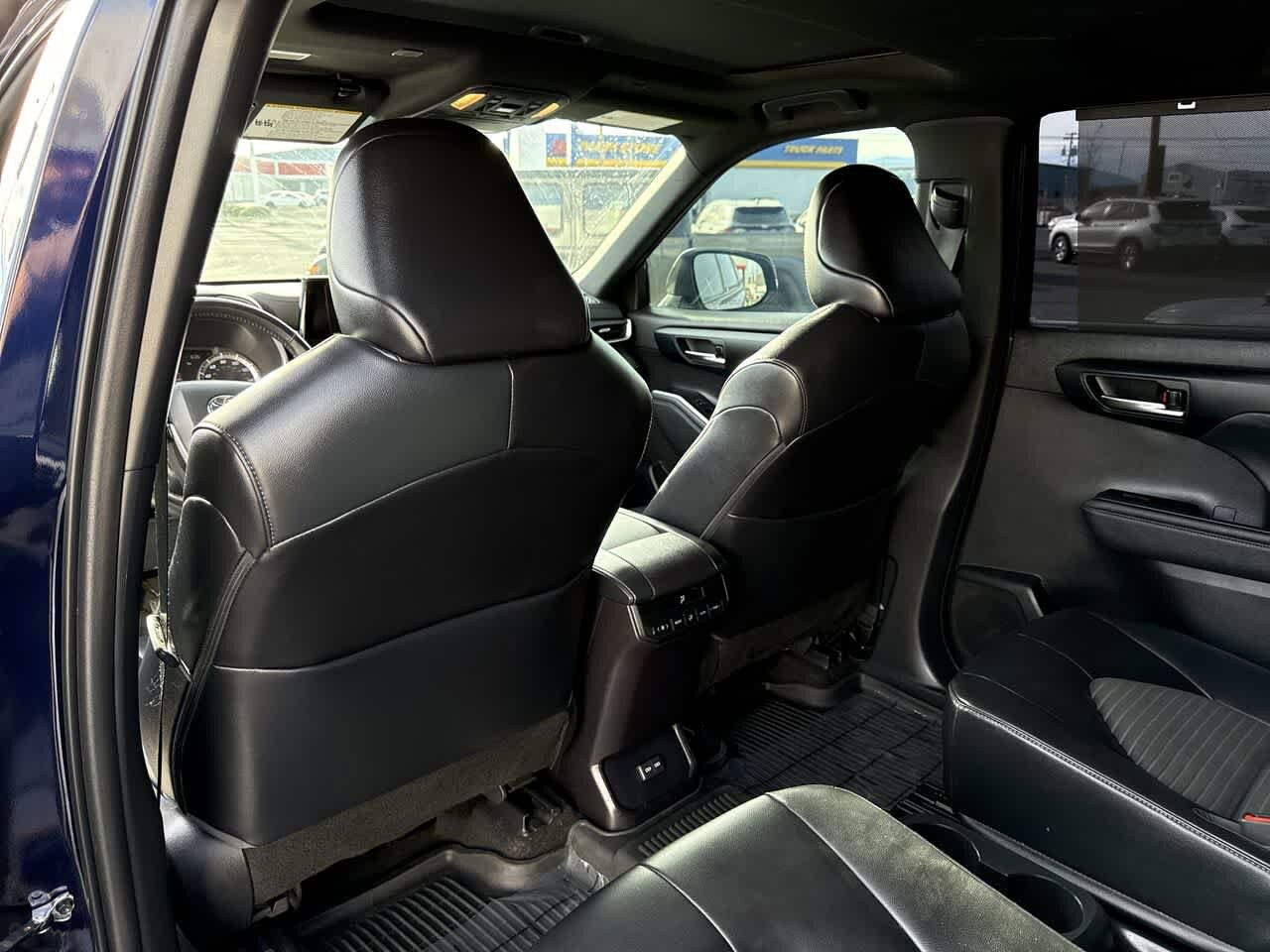 Thumbnail: 2023 Toyota Highlander - 14