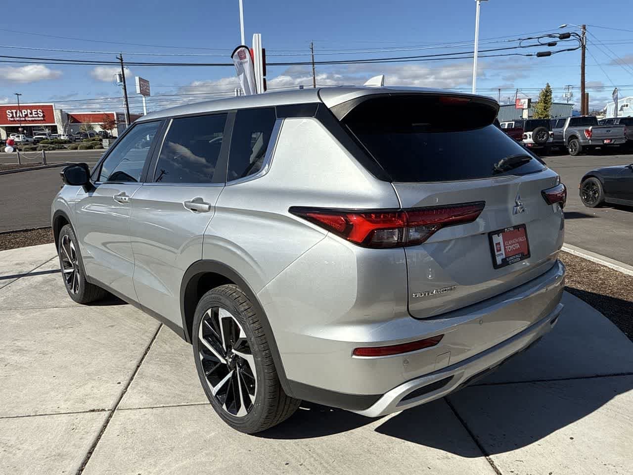 Thumbnail: 2022 Mitsubishi Outlander - 5