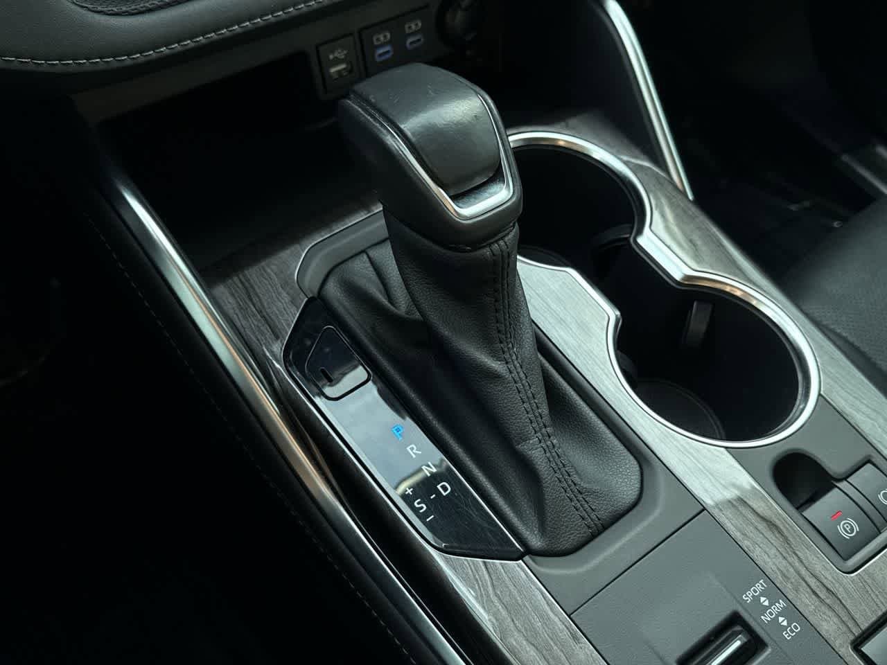 Thumbnail: 2022 Toyota Highlander - 21