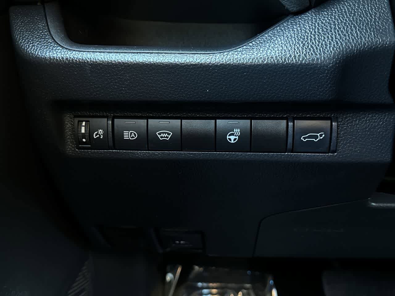 Thumbnail: 2023 Toyota RAV4 - 21