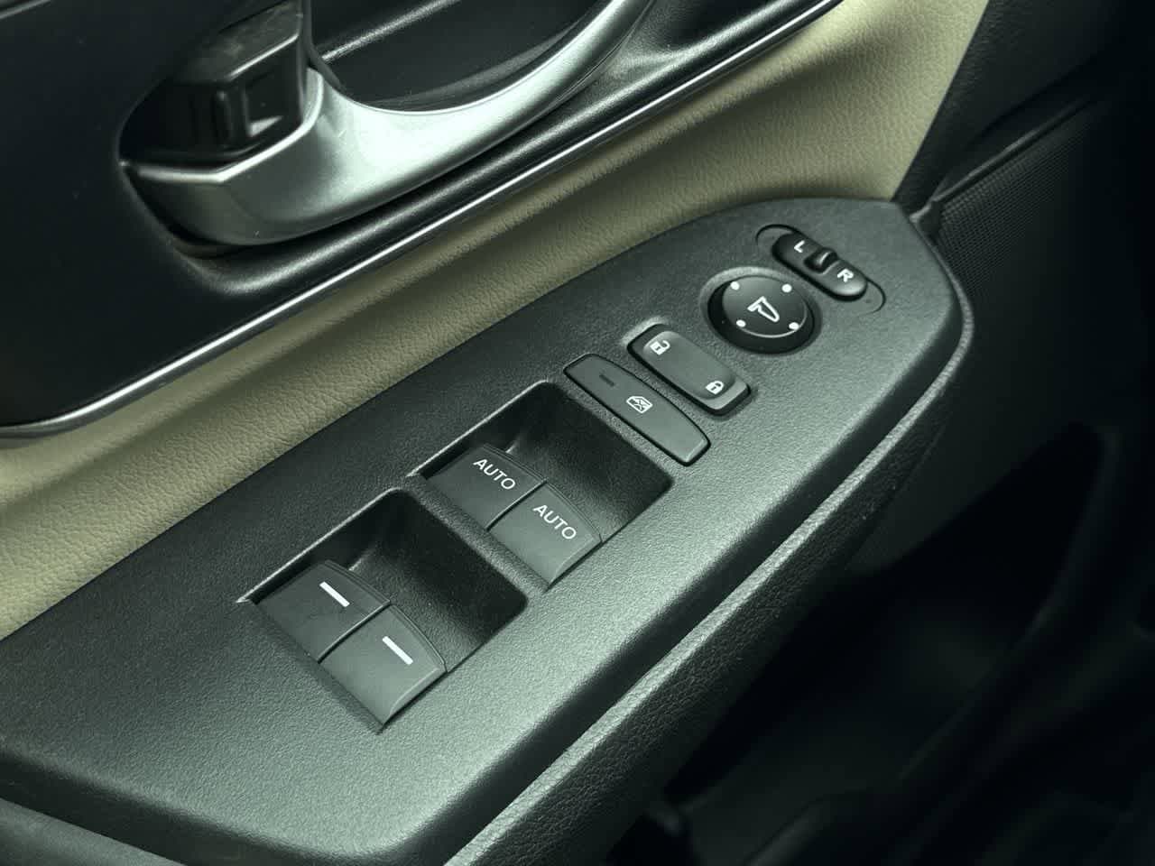 Thumbnail: 2017 Honda CR-V - 22