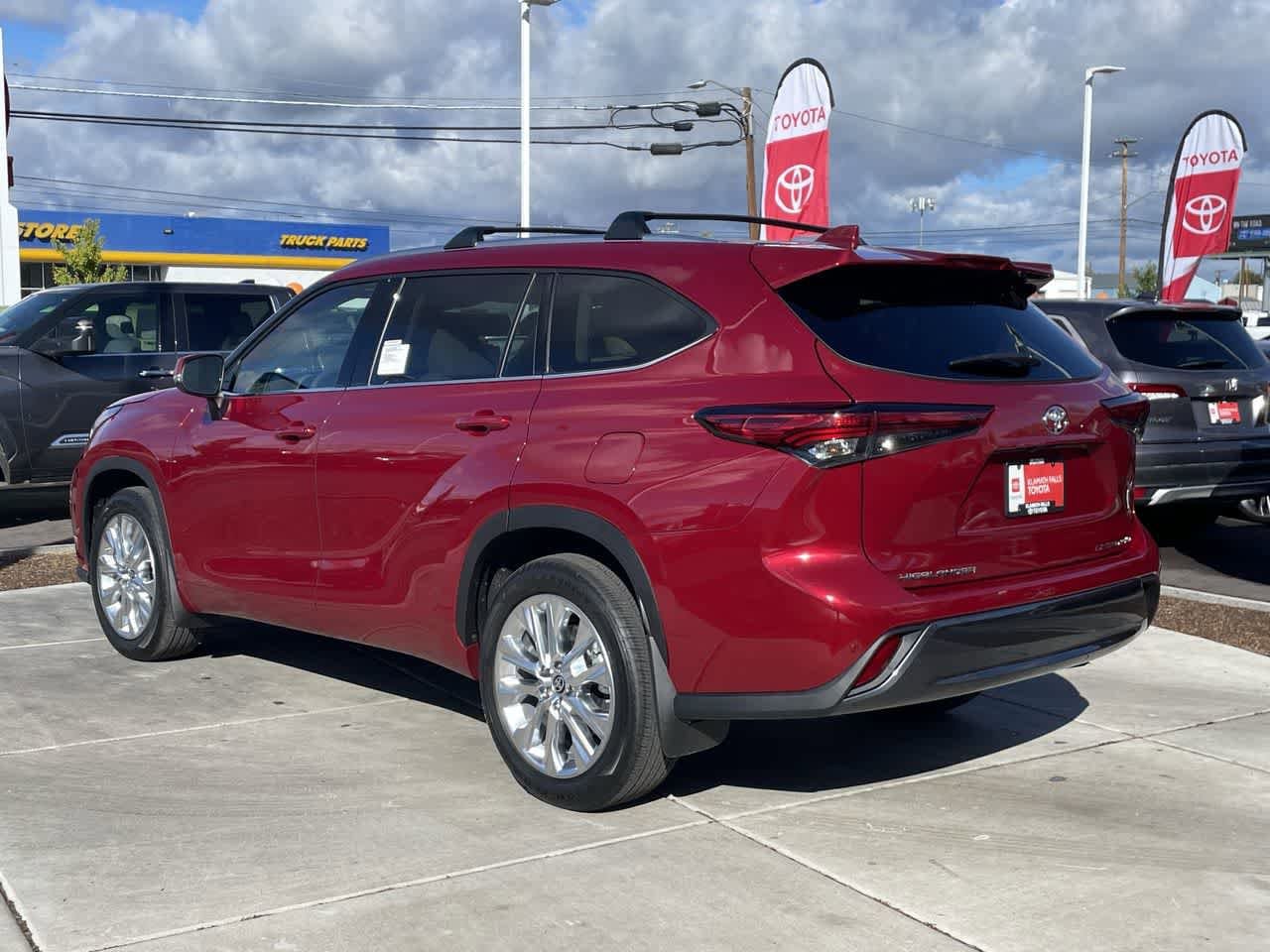 Thumbnail: 2023 Toyota Highlander - 5