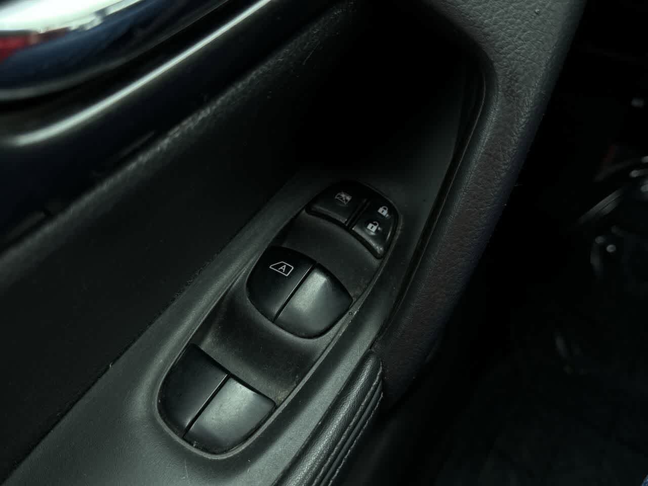 Thumbnail: 2017 Nissan Rogue - 22