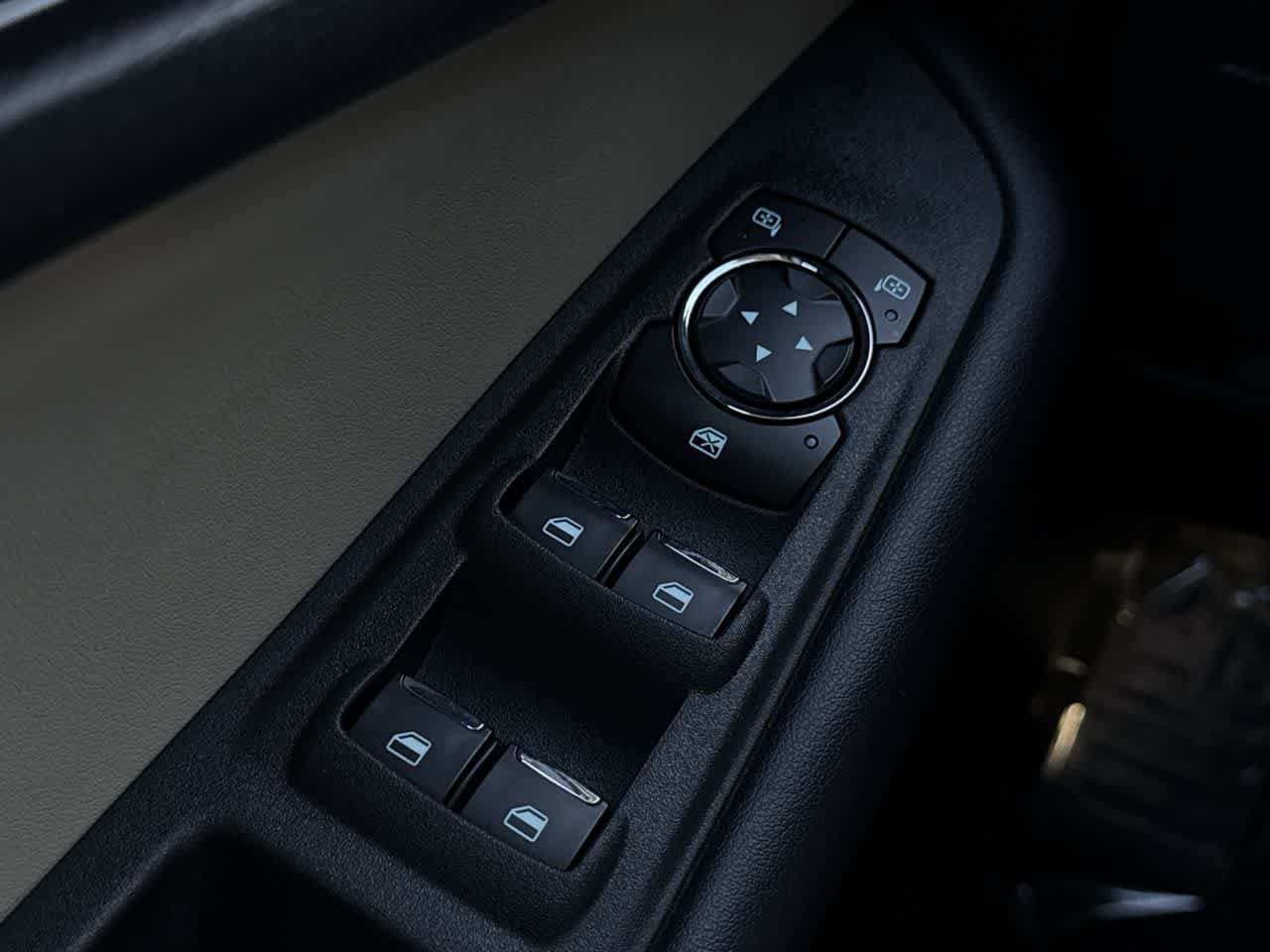 Thumbnail: 2022 Ford Edge - 22