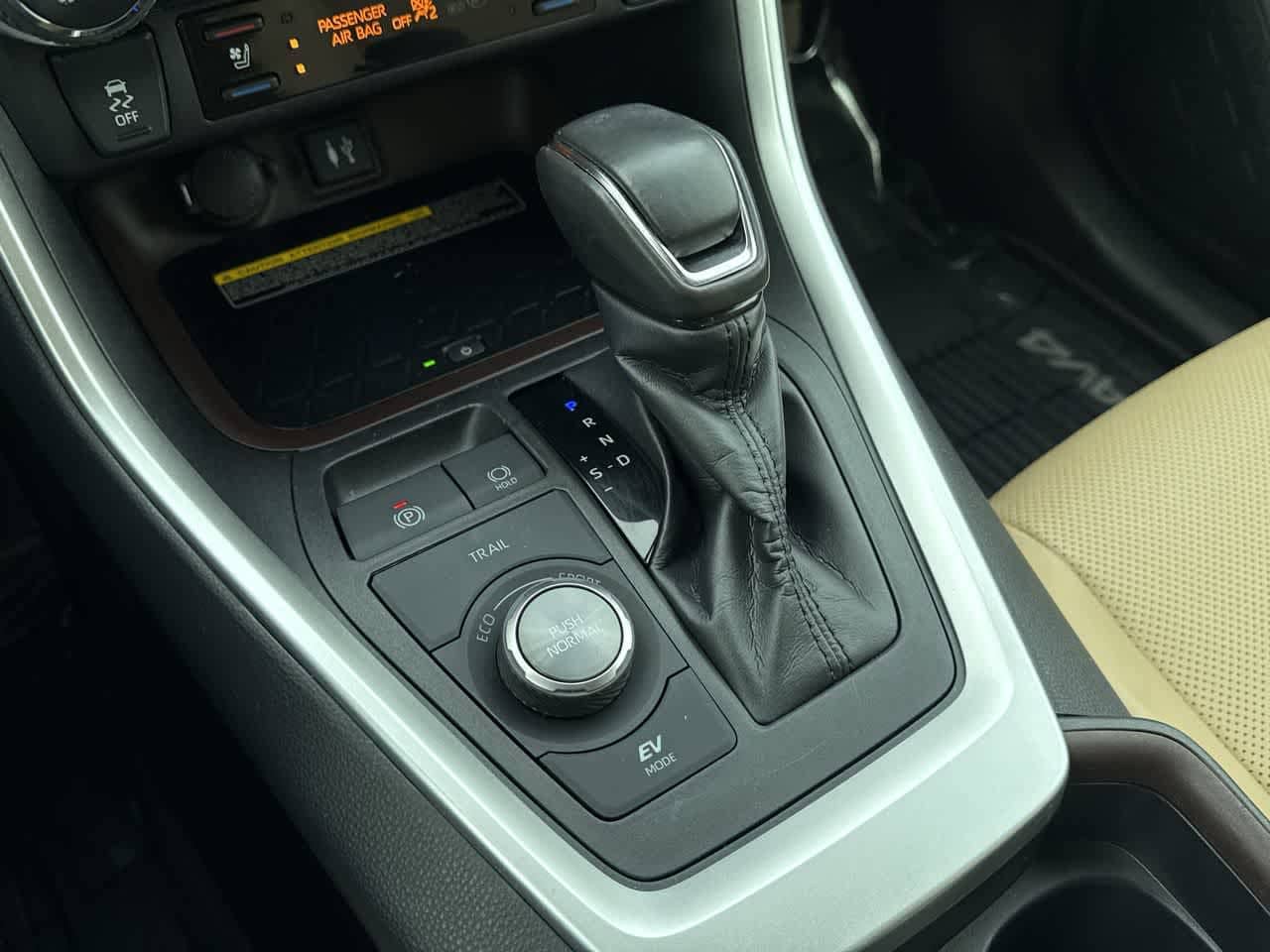 Thumbnail: 2019 Toyota RAV4 - 20