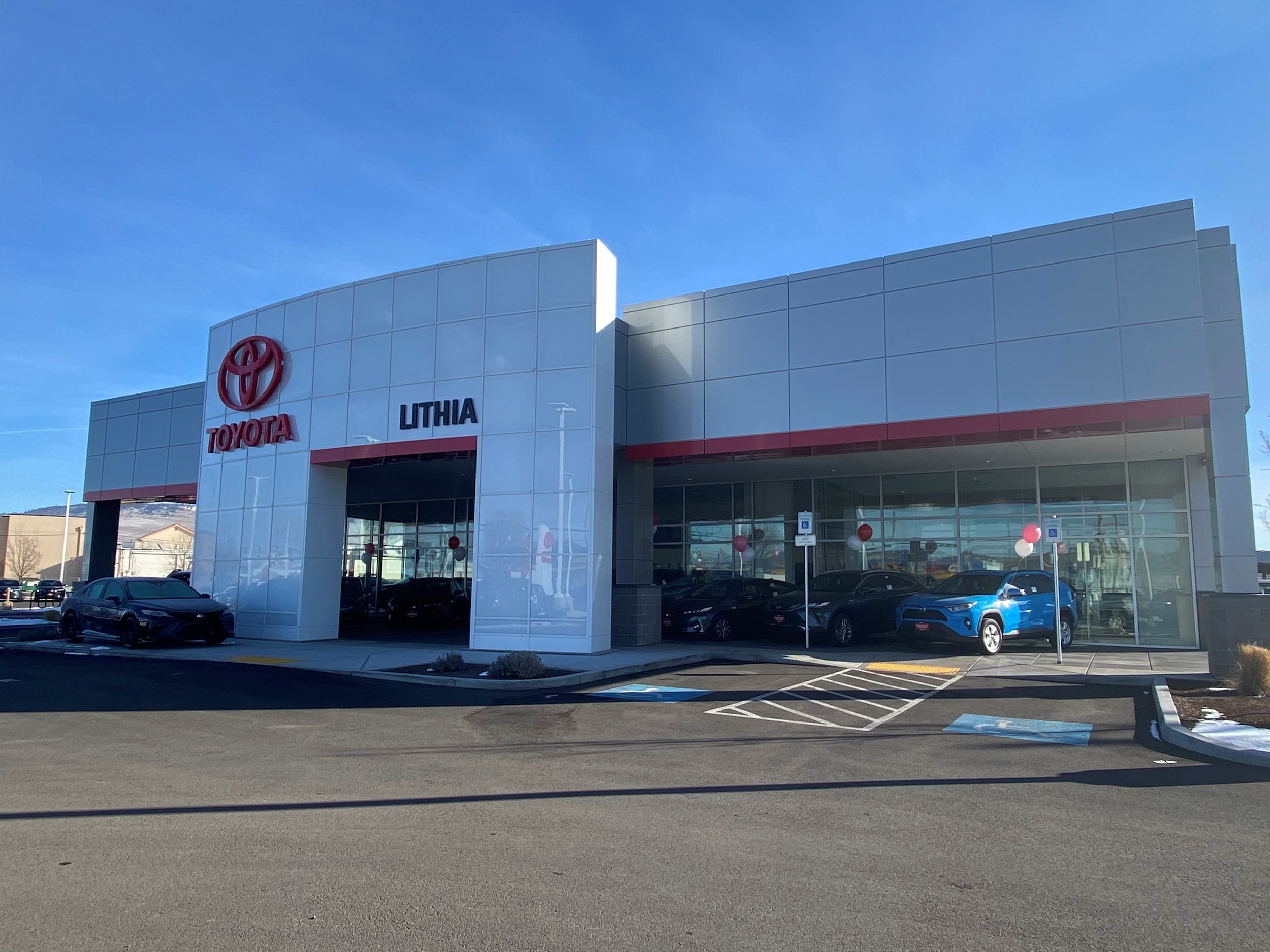 Klamath Falls Toyota New & Used Cars Serving Altamont, Medford