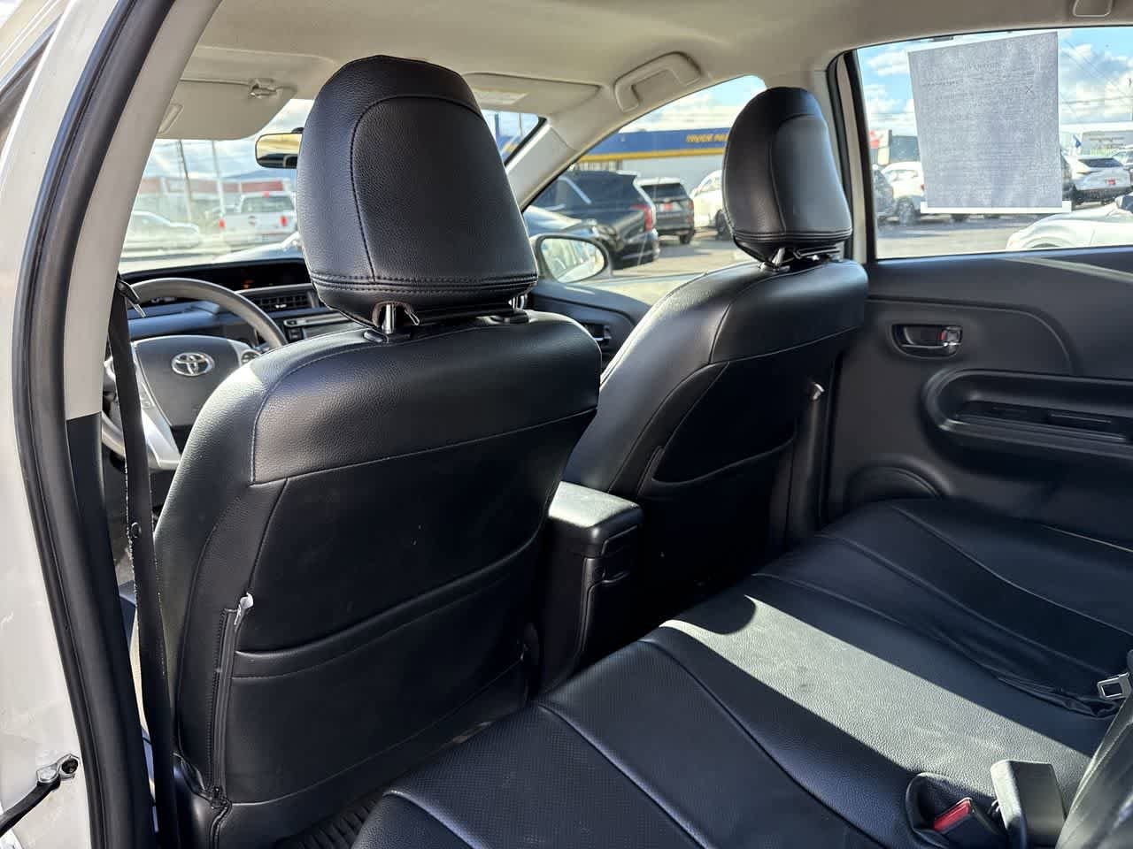 Thumbnail: 2015 Toyota Prius c - 13