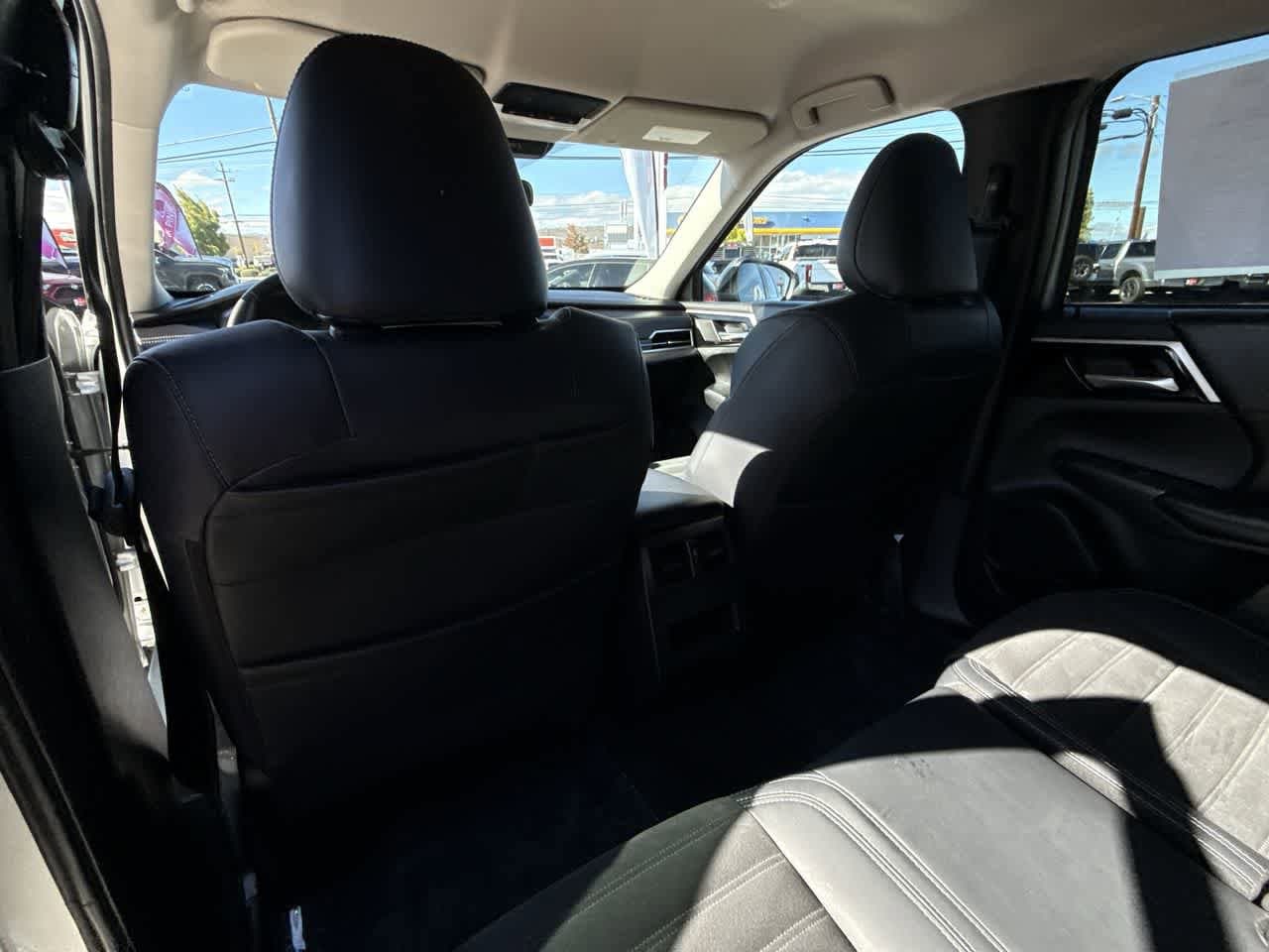 Thumbnail: 2022 Mitsubishi Outlander - 13