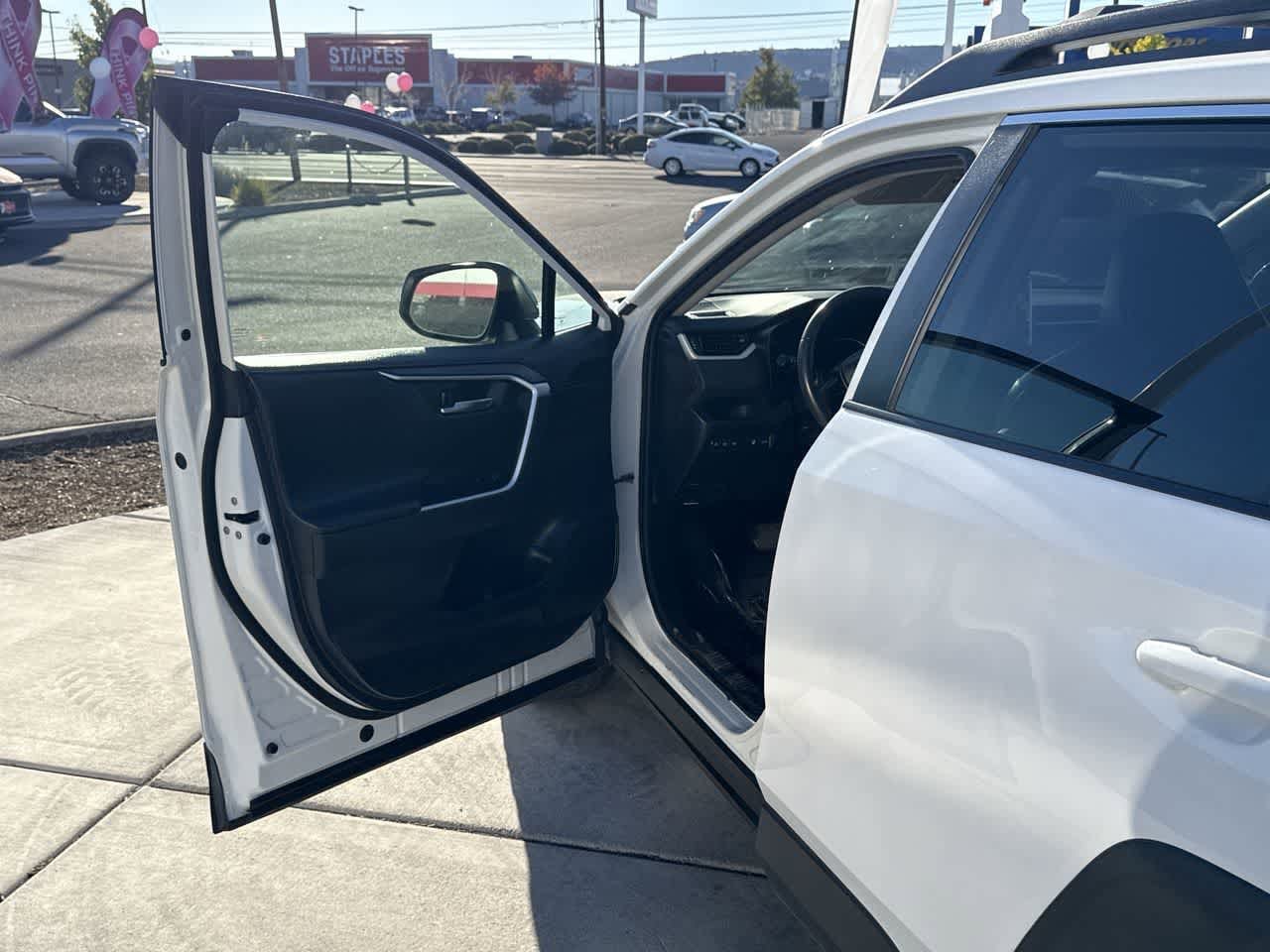 Thumbnail: 2022 Toyota RAV4 - 10