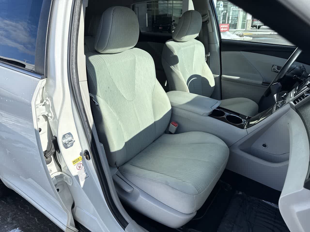 Thumbnail: 2010 Toyota Venza - 14