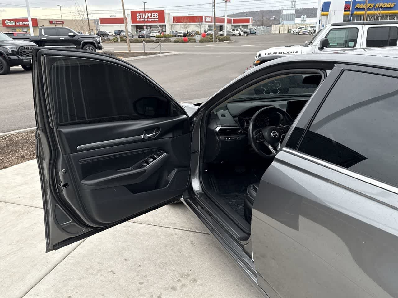 Thumbnail: 2023 Nissan Altima - 10