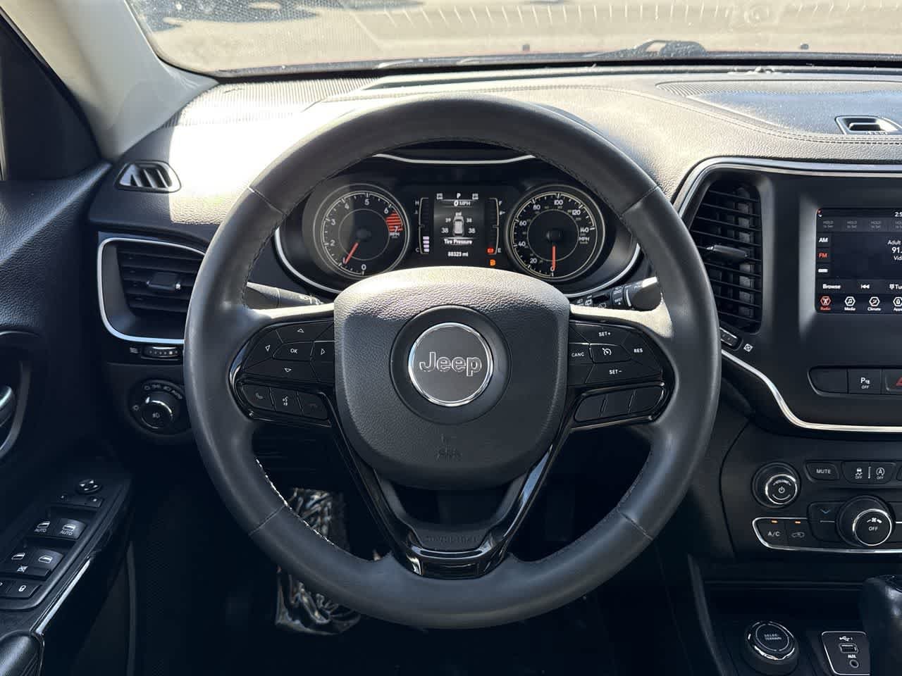 Thumbnail: 2021 Jeep Cherokee - 16