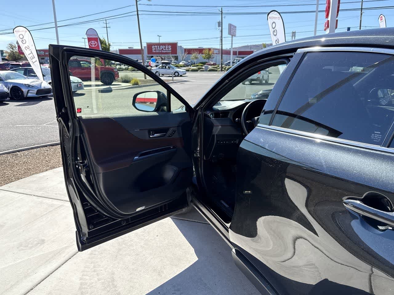 Thumbnail: 2022 Toyota Venza - 10