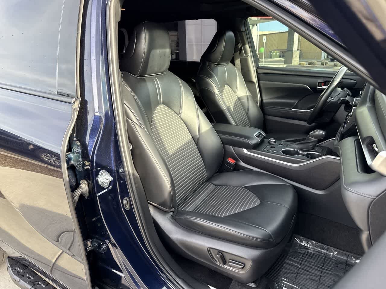 Thumbnail: 2023 Toyota Highlander - 15