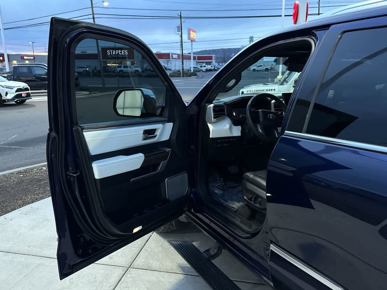 Thumbnail: 2023 Toyota Sequoia - 10