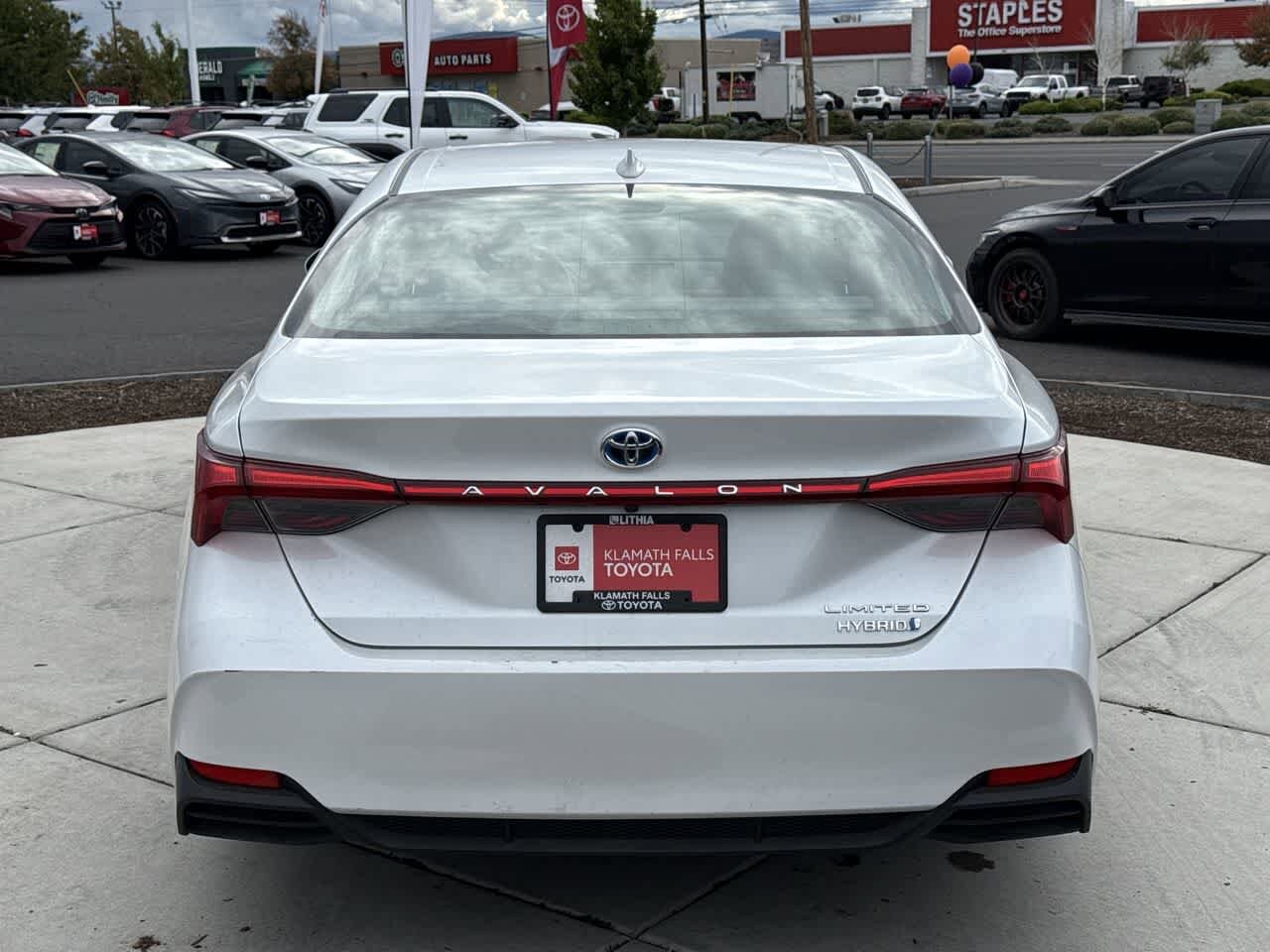 2019 Toyota Avalon Hybrid Limited photo 3