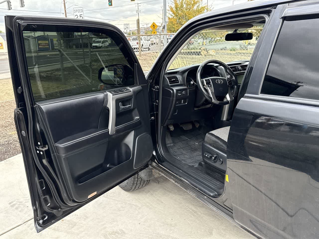 Thumbnail: 2016 Toyota 4Runner - 10