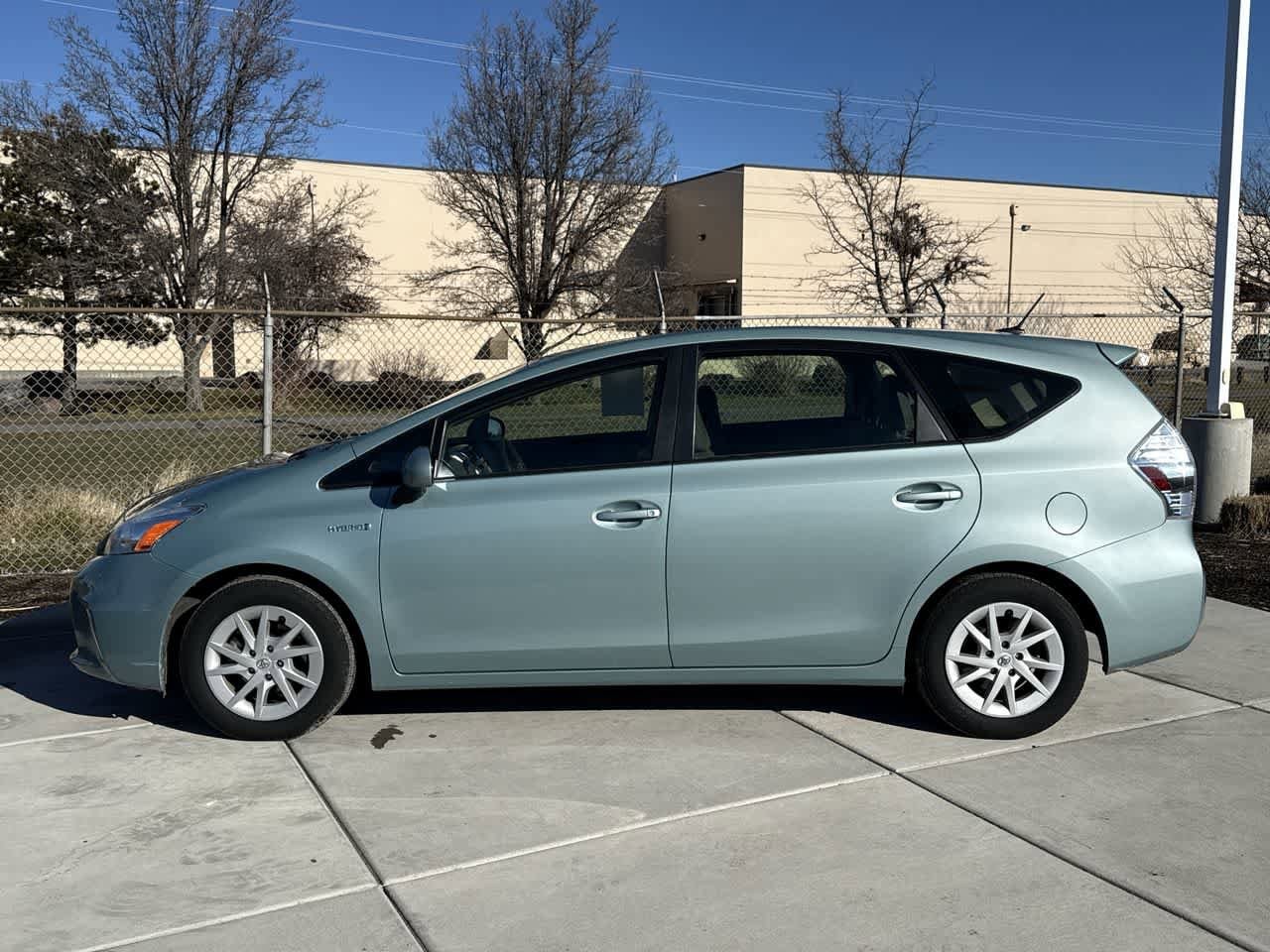 Thumbnail: 2013 Toyota Prius v - 2
