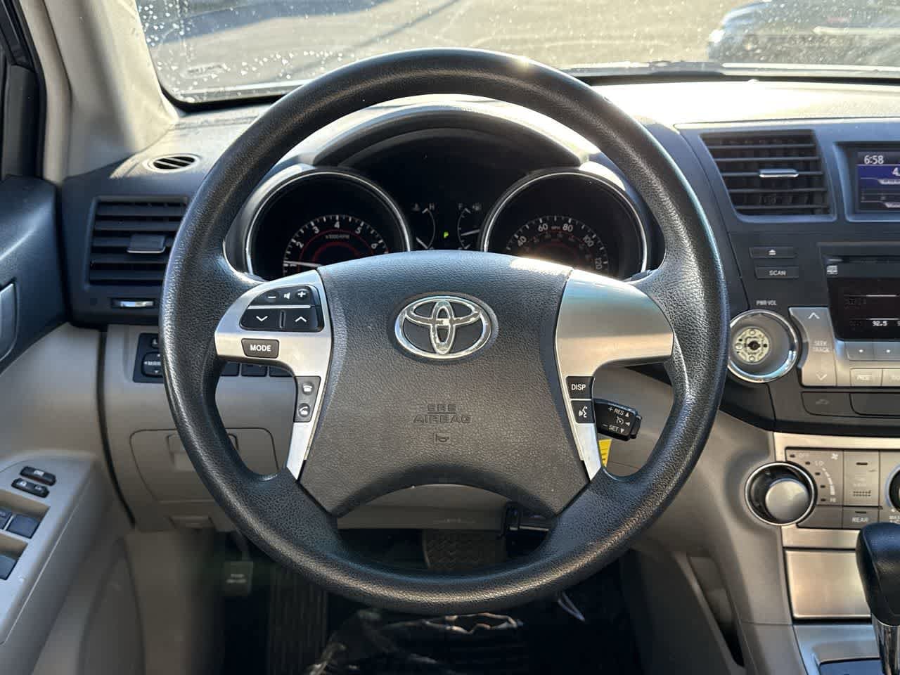 Thumbnail: 2012 Toyota Highlander - 17