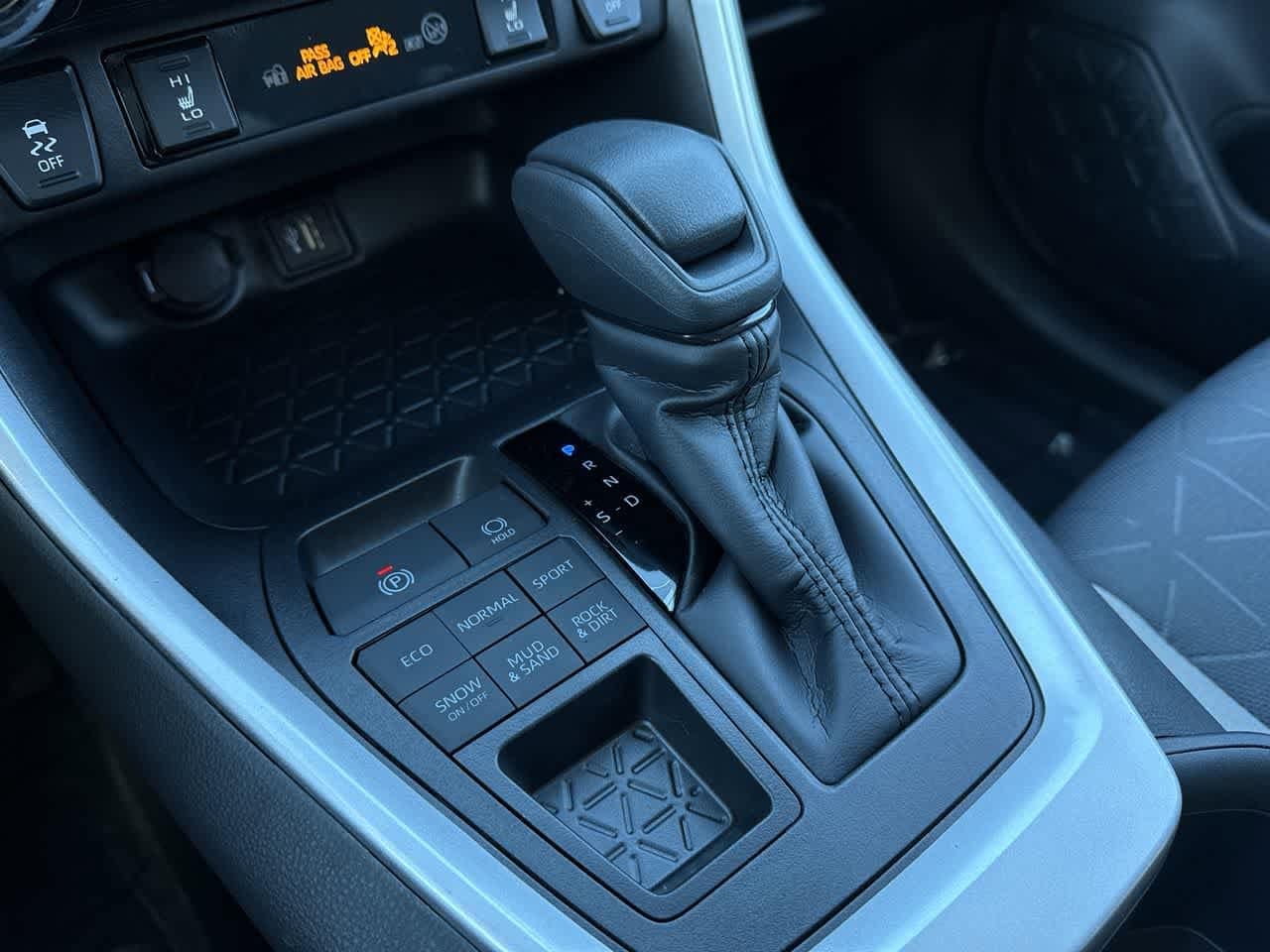 Thumbnail: 2025 Toyota RAV4 - 21