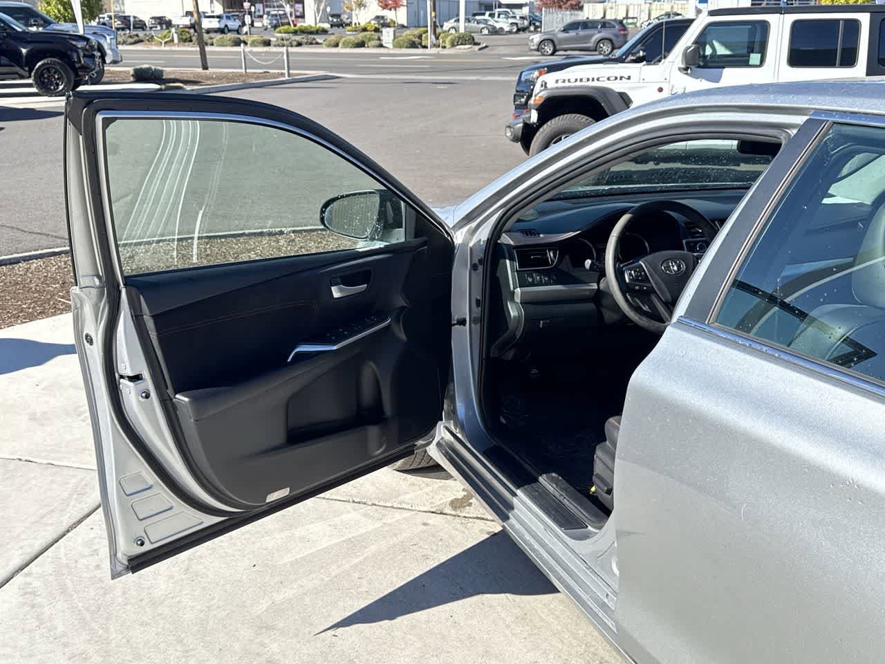 Thumbnail: 2015 Toyota Camry - 10