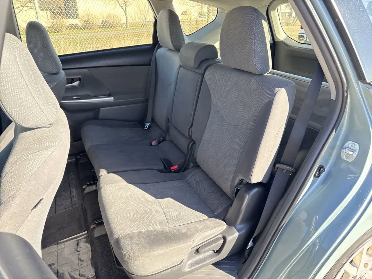 Thumbnail: 2013 Toyota Prius v - 12