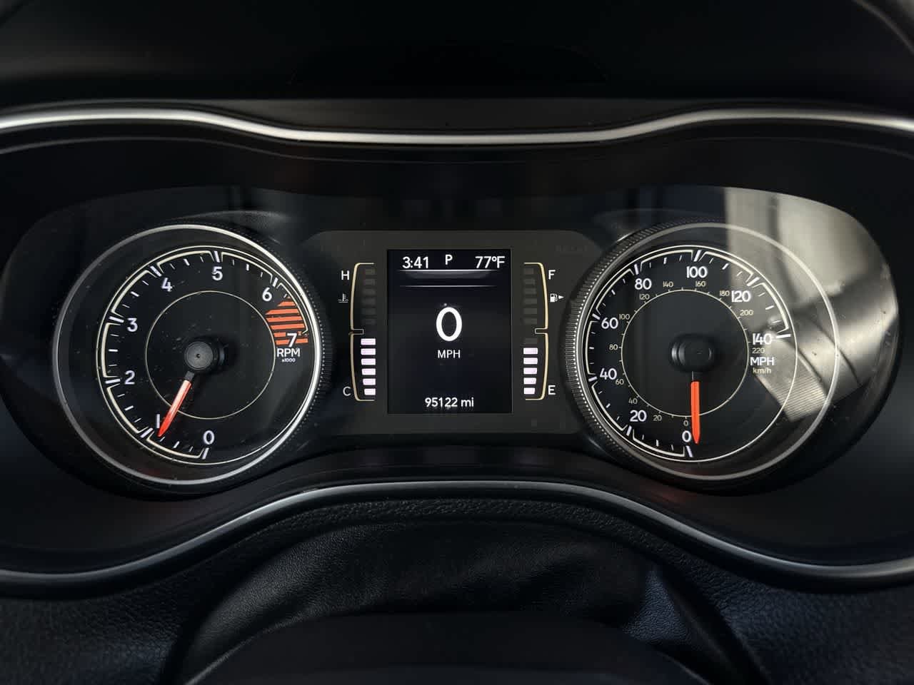 Thumbnail: 2019 Jeep Cherokee - 17