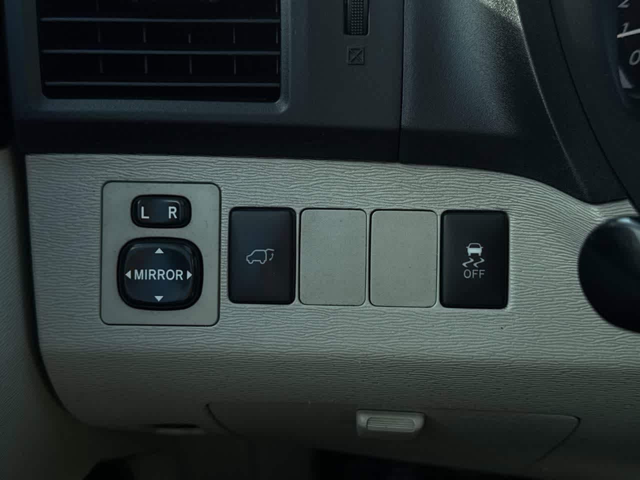 Thumbnail: 2010 Toyota Venza - 21