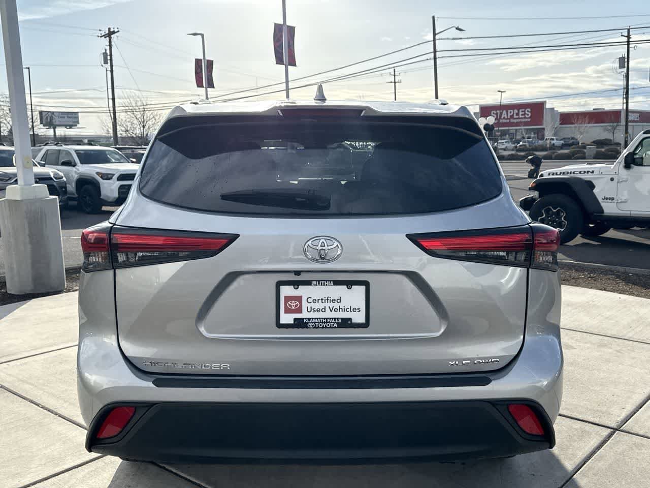 Thumbnail: 2023 Toyota Highlander - 4